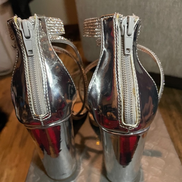 Heels - Picture 3 of 3